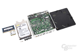Bodenplatte entfernt – Zugang zur HDD und RAM