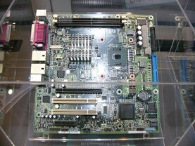Pentium M-Mainboard mit PCI Express Support (Quelle: pcweb.mycom.co.jp) Pentium M-Mainboard mit PCI Express Support (Quelle: pcweb.mycom.co.jp)