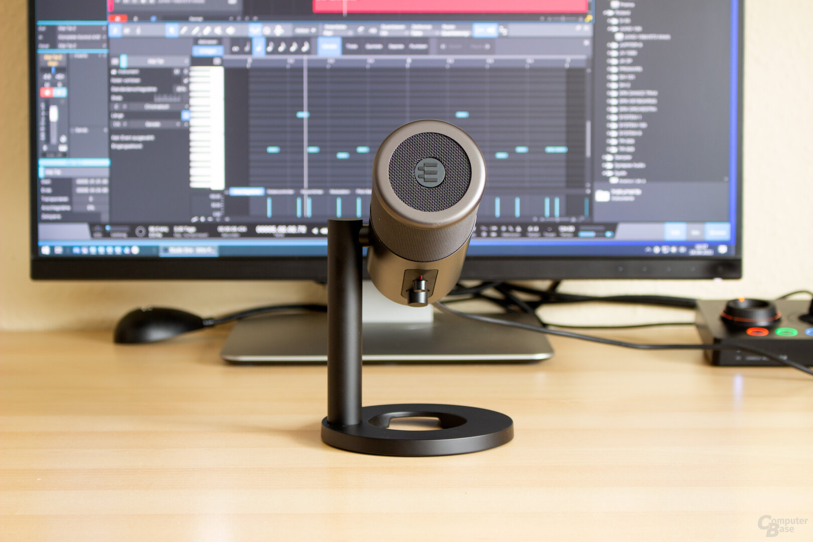 Der beigefügte Ständer lässt das B20 zwar sicher stehen, überträgt aber auch Vibrationen