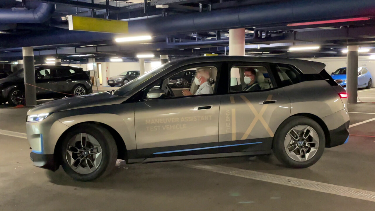 Manöver Assistent: BMW iX fährt aufgezeichnete Strecke künftig selbst nach