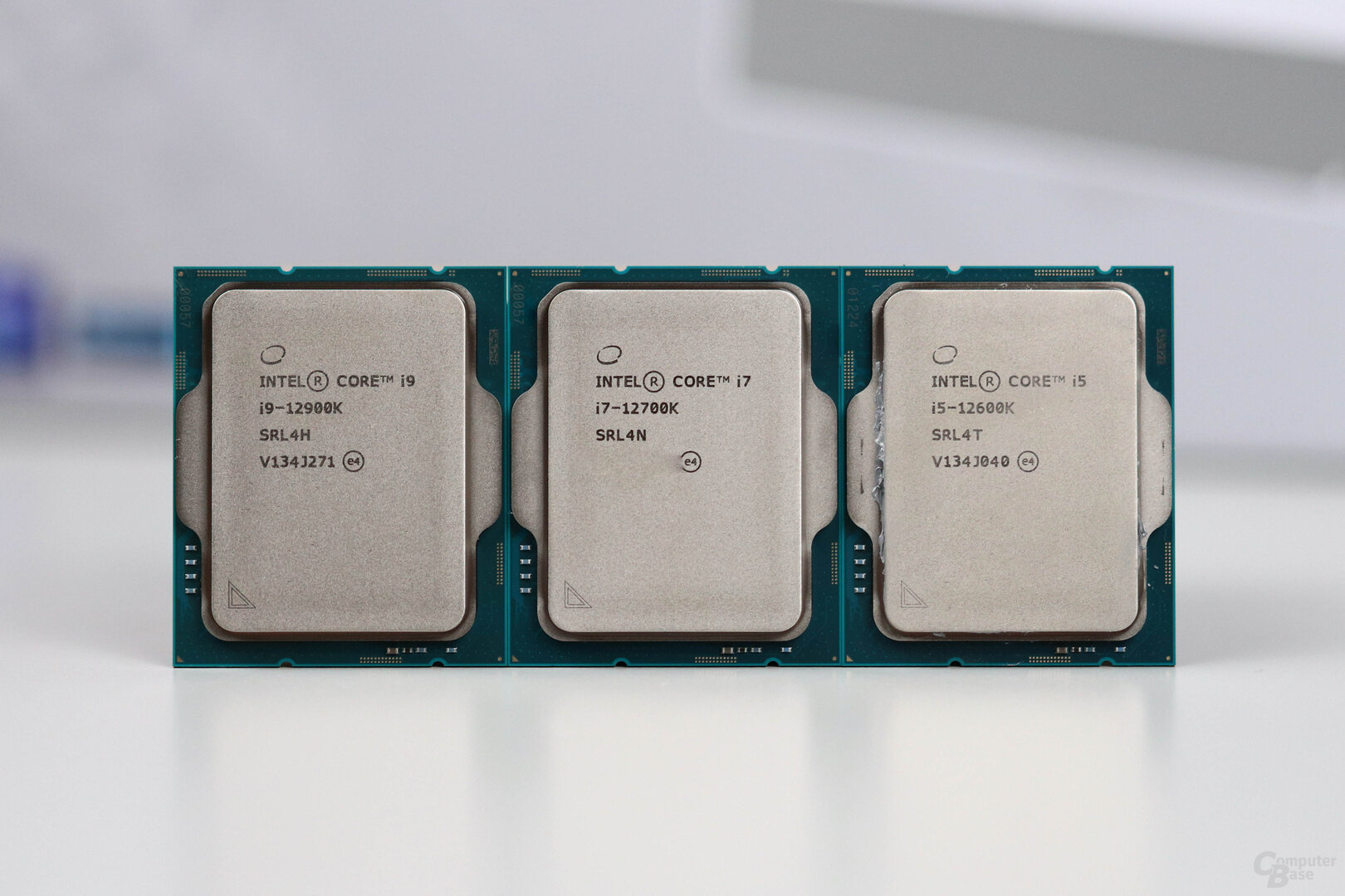 I5 12700 vs i7 12700. Intel i5 12600k. Процессор Intel Core i5-12600k. Процессор Intel Core i7-12700kf OEM. Процессор Intel Core i7-12700kf Box.