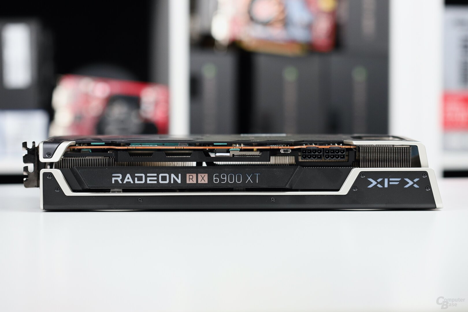 Stromanschlüsse der XFX Radeon RX 6900 XT Merc 319 Limited Black Gaming