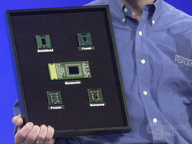 Pat Gelsinger präsentiert Dual-Core-Prozessoren