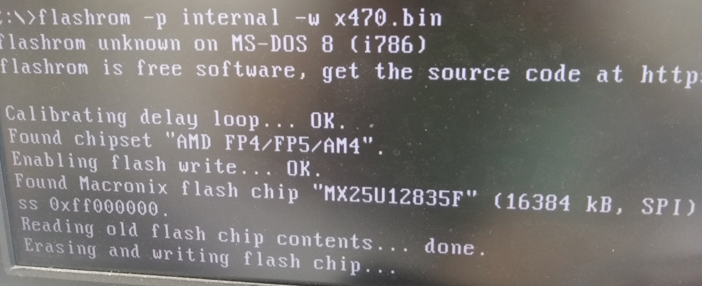 Das BIOS eines X470-Mainboards wird auf eine X370-Platine aufgespielt