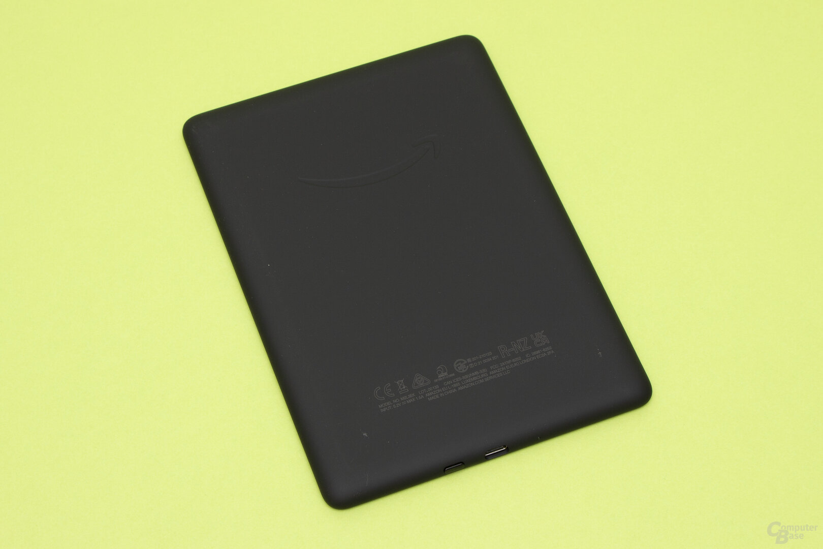 Die leicht gummierte Rückseite des neuen Paperwhite sorgt für sicheren Halt