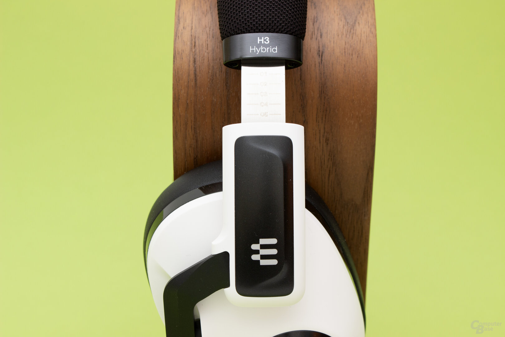 Der Kopfbügel ist beim H3 Hybrid aus Metall gefertigt
