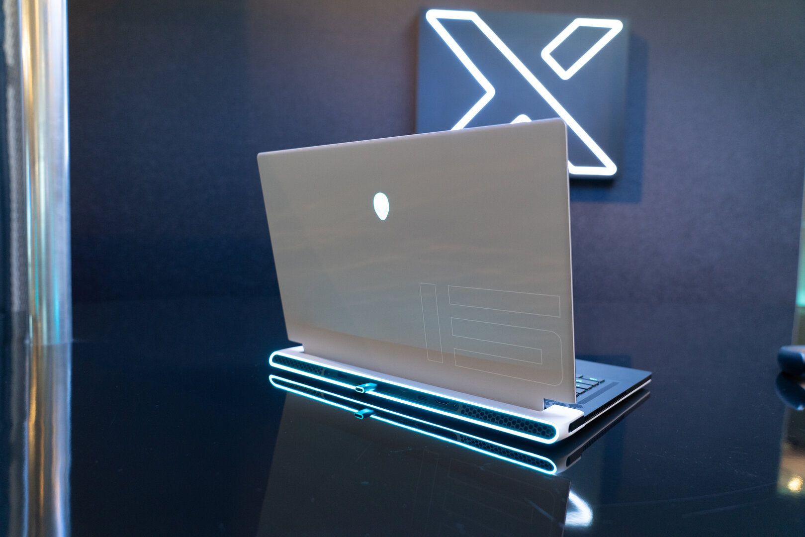 Alienware x15 R2