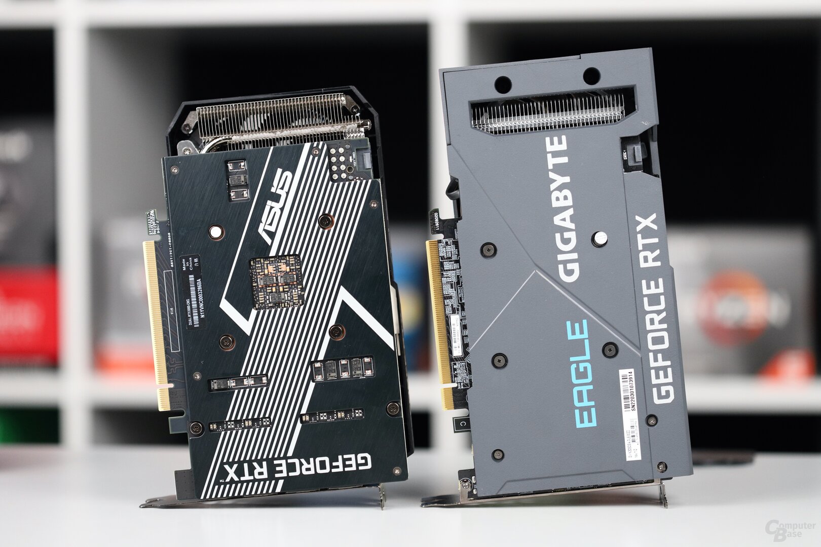 GeForce RTX 3050 von Asus (links) und Gigabyte (rechts) im Test