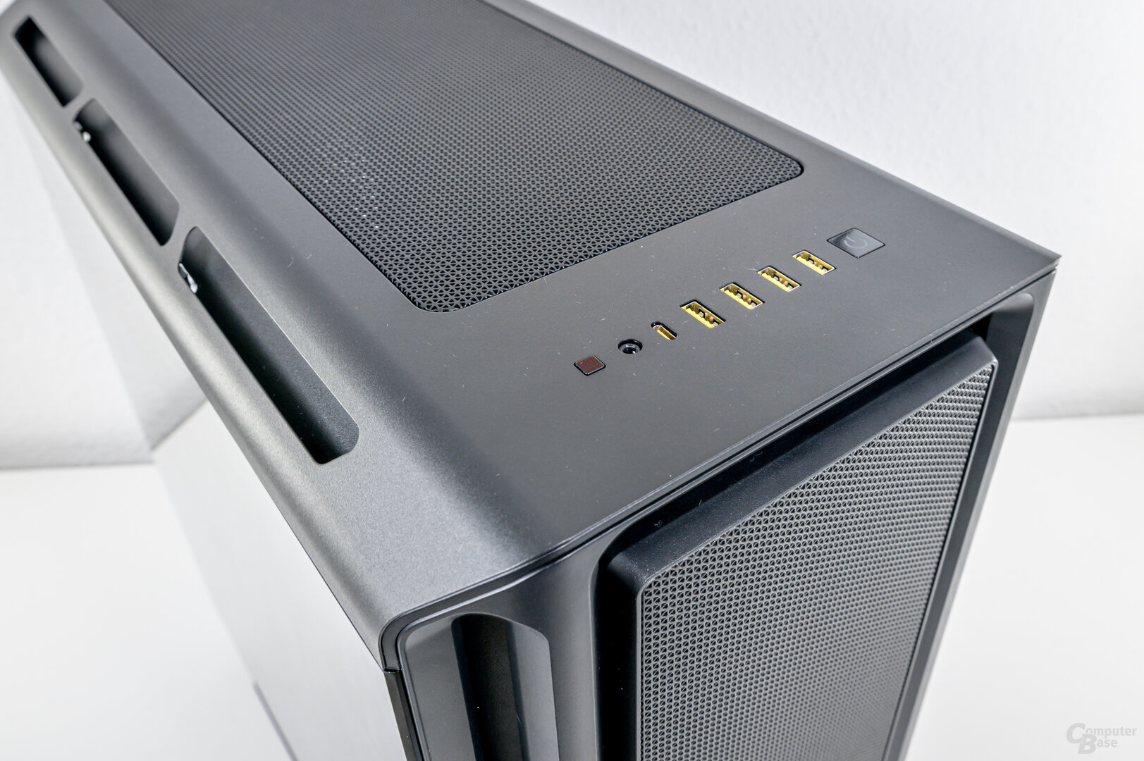 Corsair iCUE 5000T RGB im Test: Oberseite mit I/O Panel