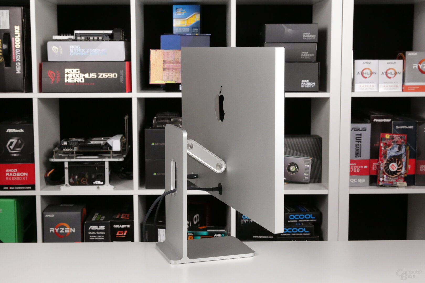 Apple Studio Display mit höhenverstellbarem Standfuß