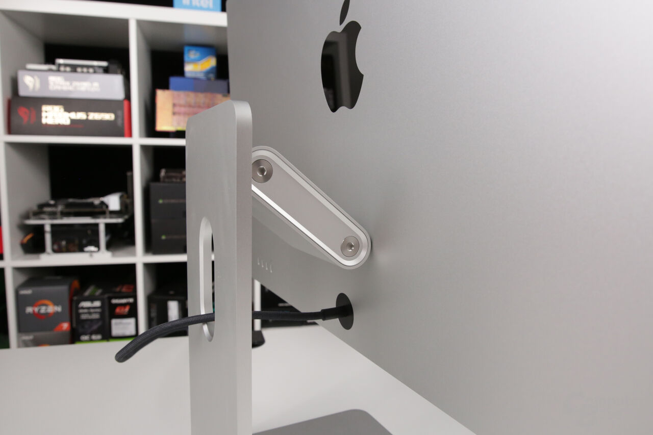 Die Höhenverstellung des Apple Studio Displays