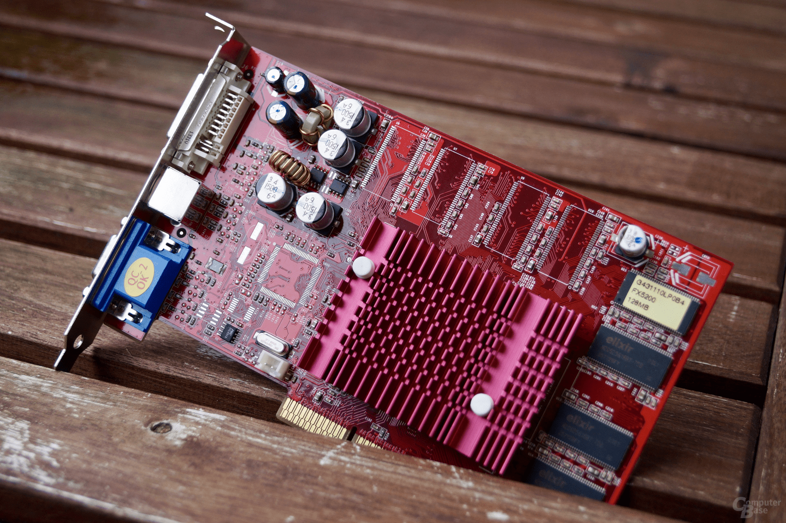Eine GeForce FX 5200 mit 128 MB von kryzs