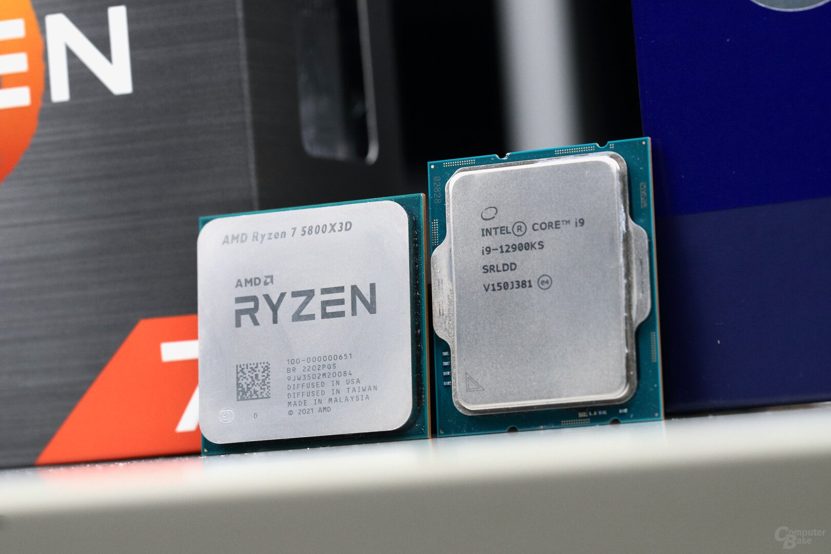 AMD Ryzen 7 5800X3D und Intel Core i9-12900KS im Test