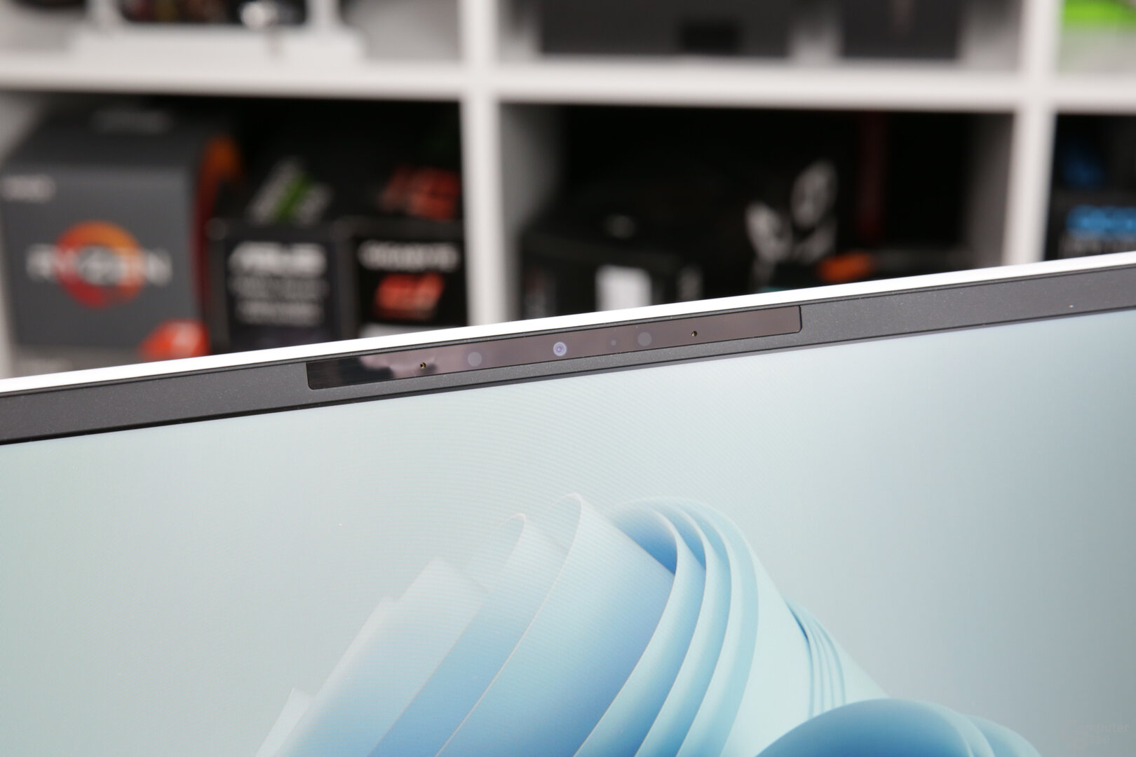 Kamera mit Windows-Hello-Funktion im Deckel