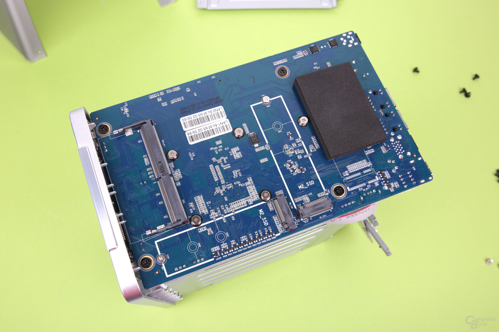 TerraMaster F4-423: Platz für M.2-SSDs und ein RAM-Upgrade nach dem Zerlegen