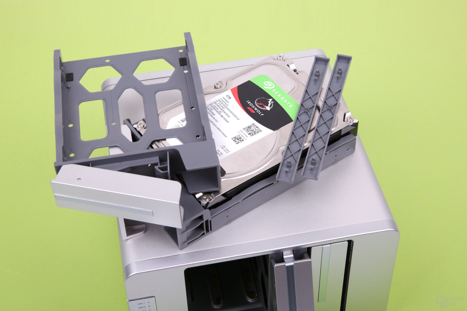 TerraMaster F4-423: Schraubenlose Laufwerksrahmen