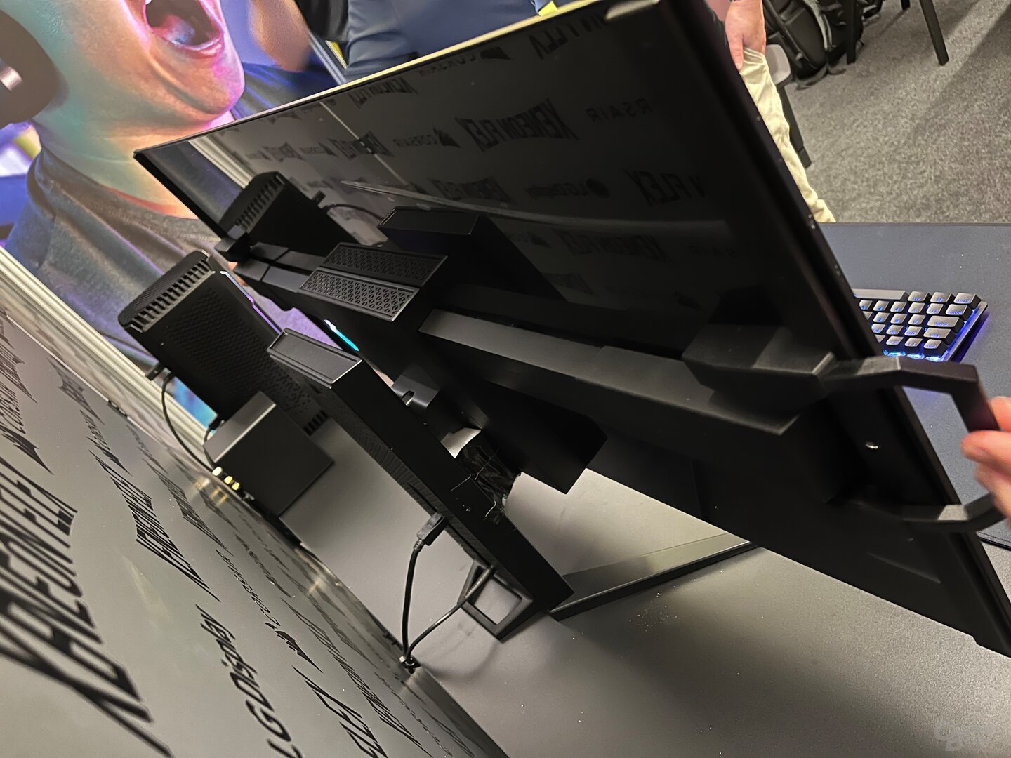 Corsair Xeneon Flex 45WQHD240 OLED – Blick auf die Rückseite