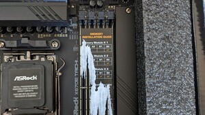 X670-Mainboards: ASRocks nützlicher RAM-Aufkleber klebt zu gut