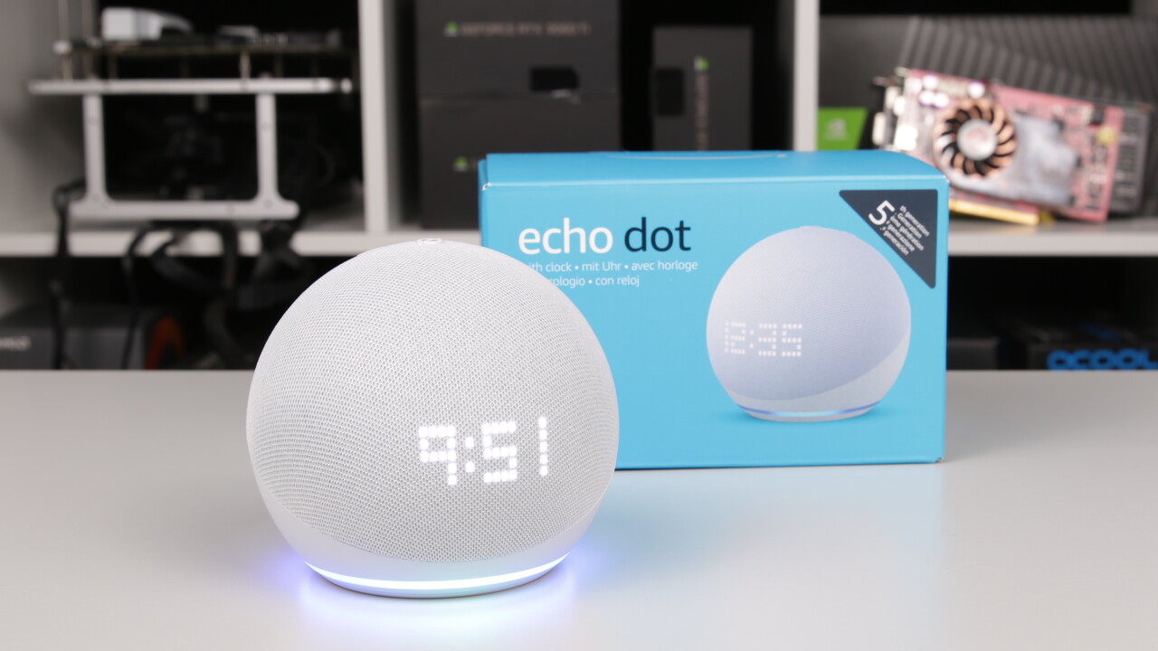 File: Echo Dot 5 mit Uhr.jpg - Wikimedia Commons