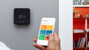 tado°: Schwarzes Smartes Ther­mos­tat und Darkmode verfügbar