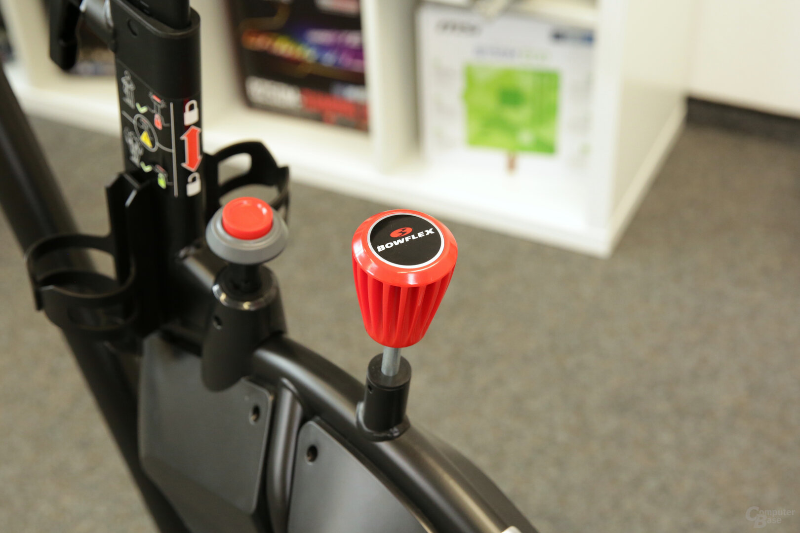 Bowflex VeloCore 16: Entriegelung für den Lean-Mode und Drehknauf für den Widerstand