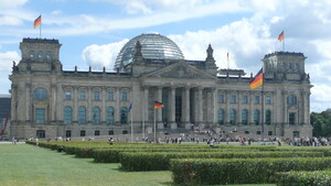 Deutscher Bundestag: Studie untersucht ChatGPT-Auswirkungen auf die Bildung