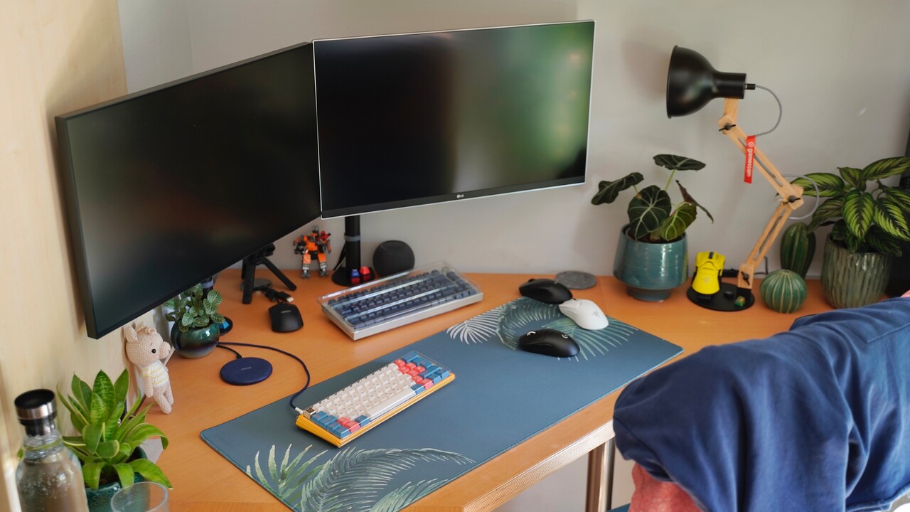 Ausstattung am Schreibtisch: Steht euer PC auf dem Tisch? Und was steht sonst drauf?