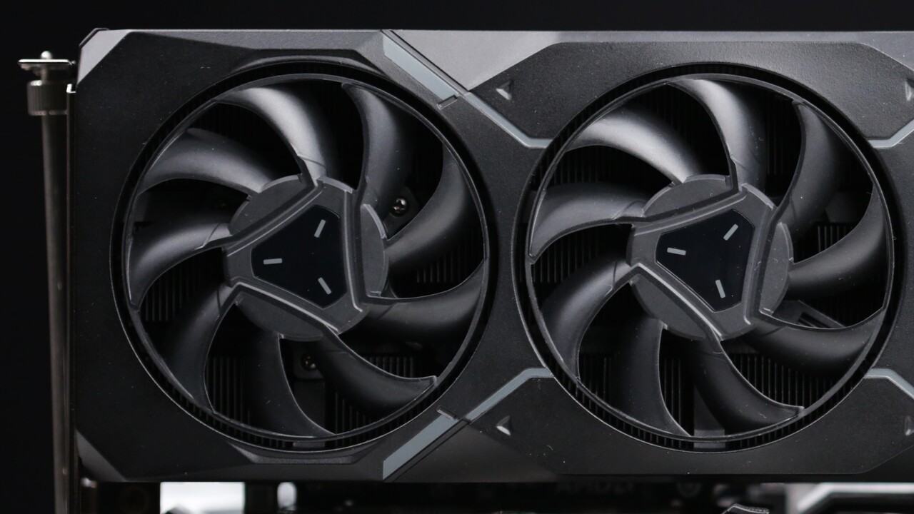 AMD Radeon RX 7600: 21 cm kurzes Referenzdesign und erste Benchmarks