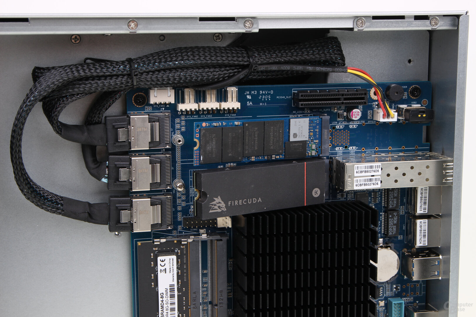 TerraMaster T9-450: Auch SSDs mit Kühlkörper lassen sich problemlos einbauen