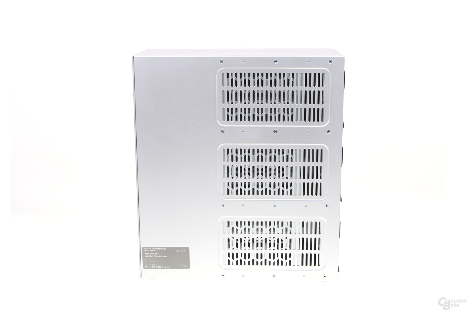 TerraMaster T9-450: Stabiles Metallgehäuse mit Lüftungsschlitzen