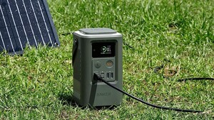 Anker 548 Powerbank: Outdoor-Powerbank mit Notlicht, Solar und 192 Wh