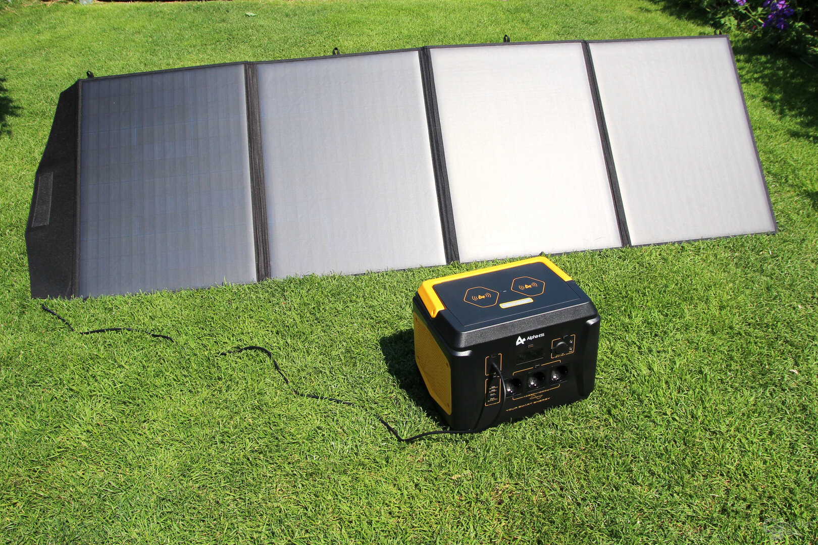 Alpha ESS BlackBee 1000 mit Solarpanel SP200