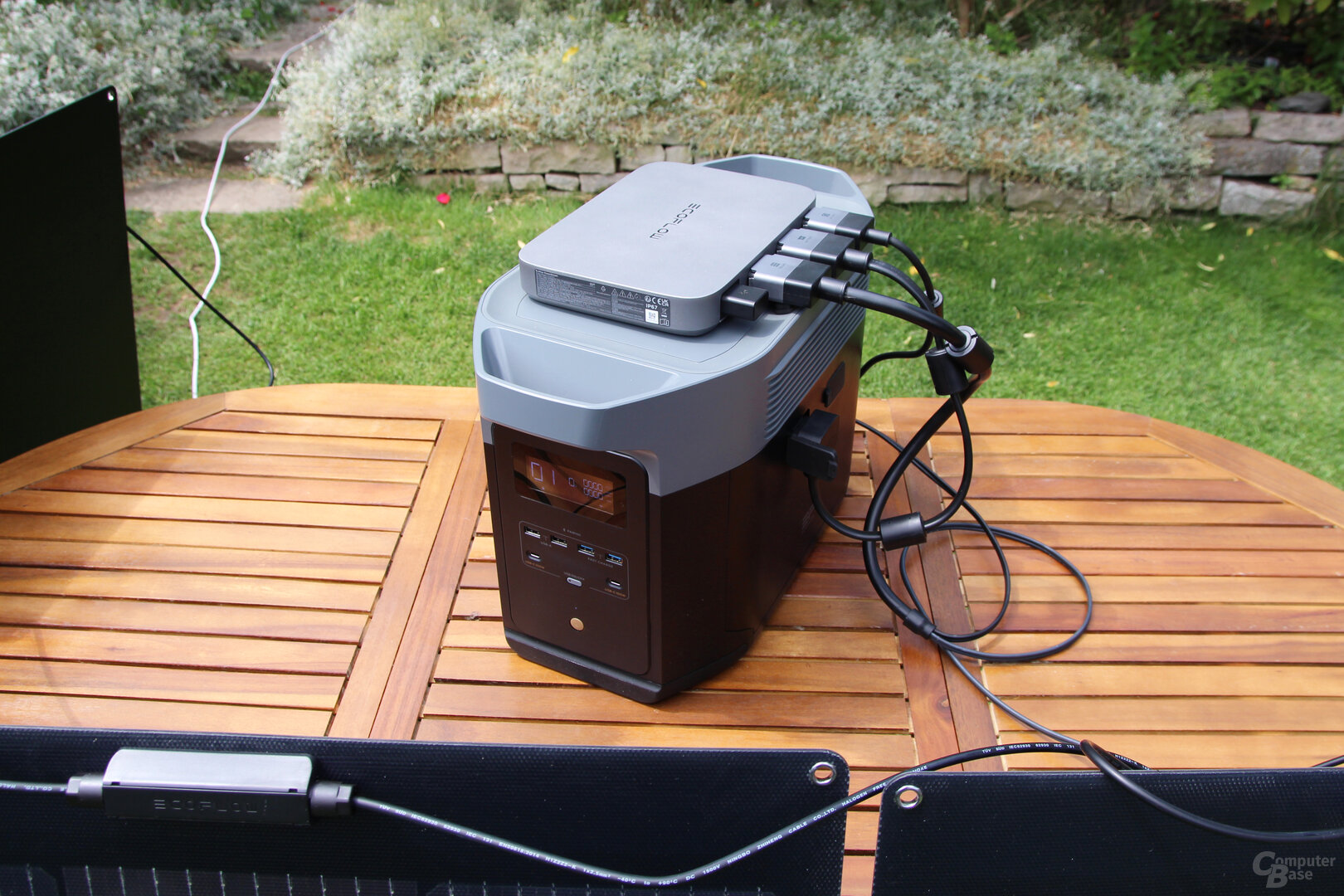 EcoFlow Delta 2 Max mit PowerStream-Wechselrichter und flexiblen Solarmodulen