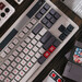 Retro Mechanical Keyboard: Tastatur von 8BitDo trägt Nintendo-Design