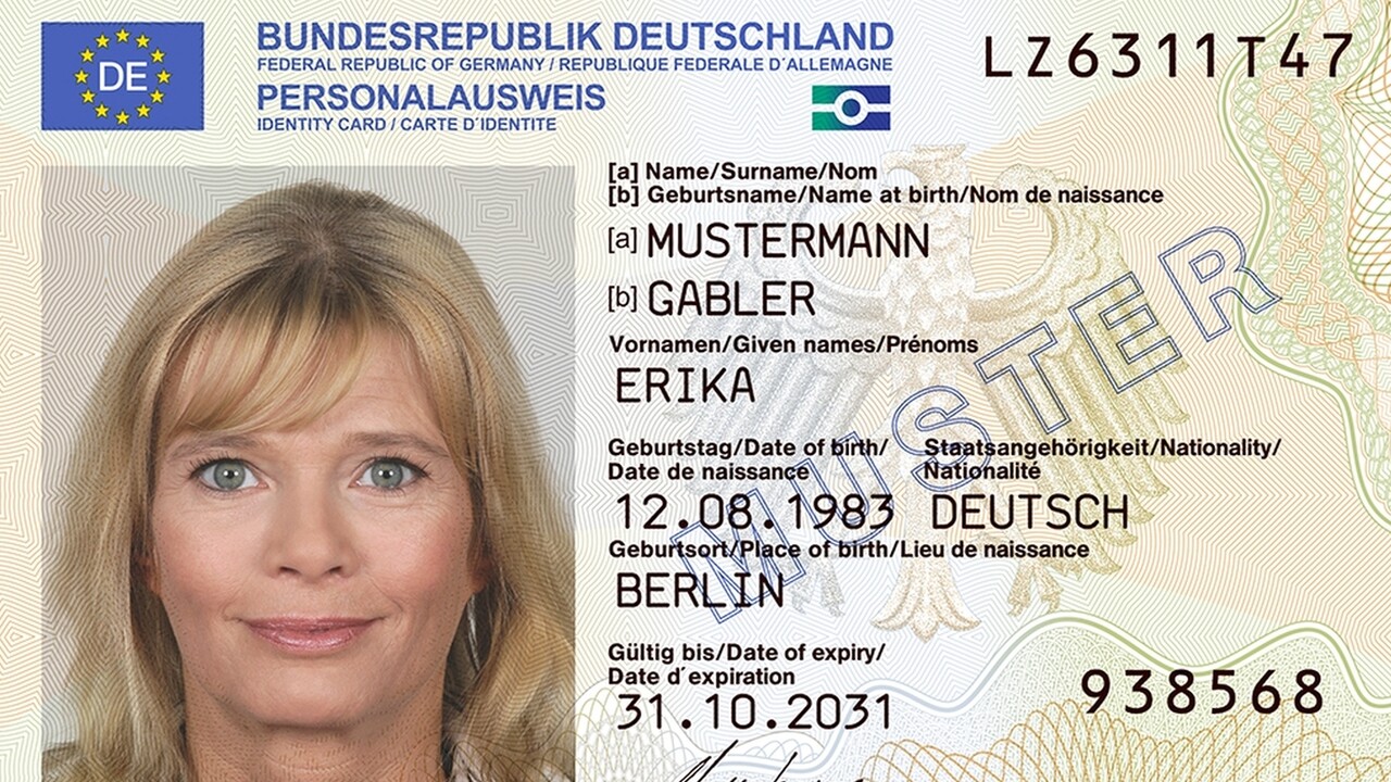 Personalausweis und Reisepass: Digitale Fotos werden Pflicht, Versand statt Abholung möglich