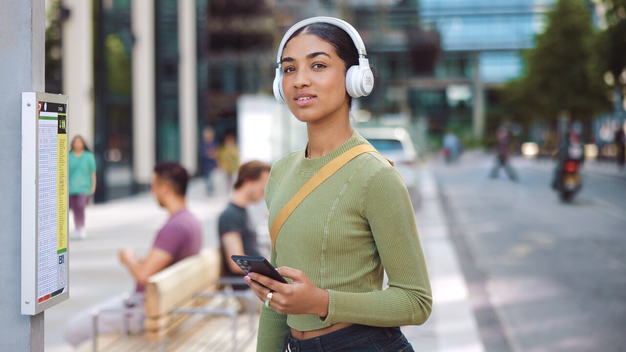 JBL Live 670NC & 770NC: Over- und On-Ear-Kopfhörer mit ANC und LE Audio