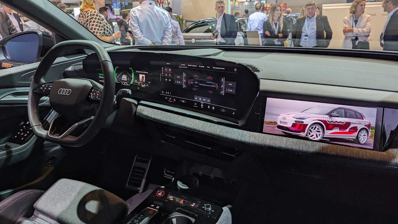 Audi Q6 e-tron: Völlig neues Cockpit mit gekrümmtem Doppeldisplay