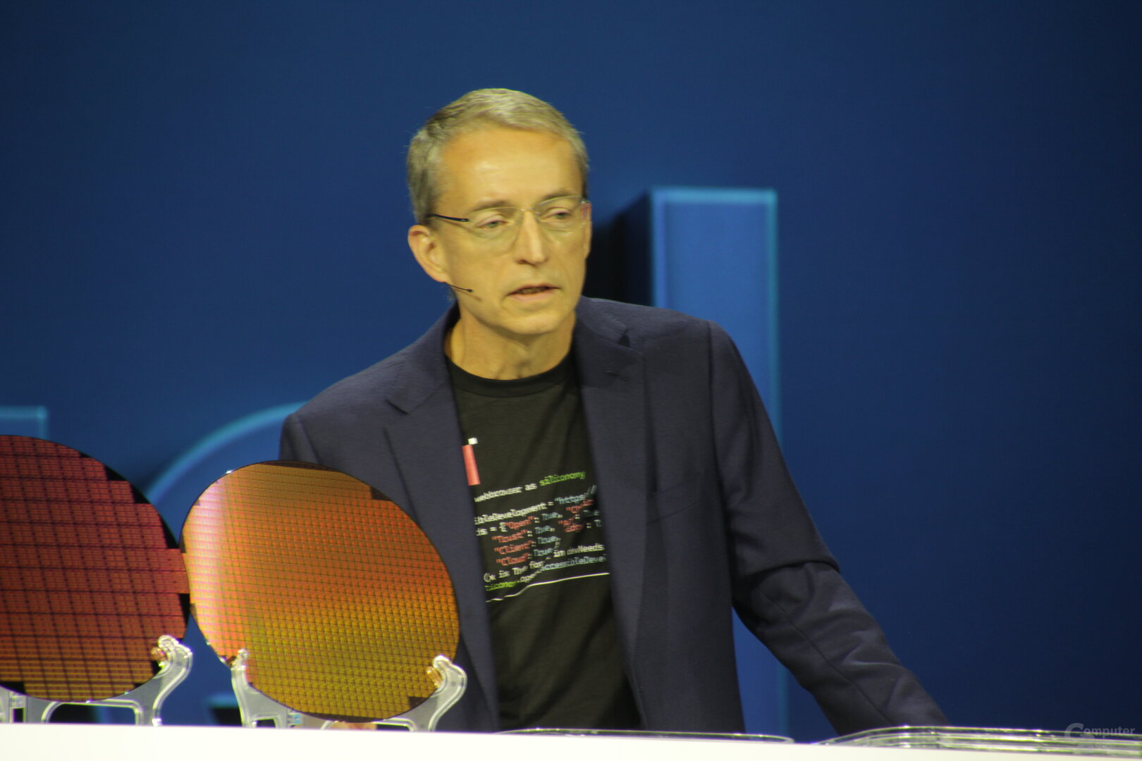 CEO Pat Gelsinger mit Intel-20A-Wafer für Arrow Lake