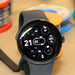 Wear OS 4: Pixel Watch 1 erhält neue Funk­ti­on­en und längere Akku­lauf­zeit