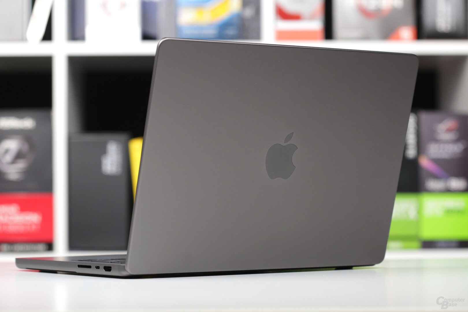 Die neue Farbe Space Schwarz