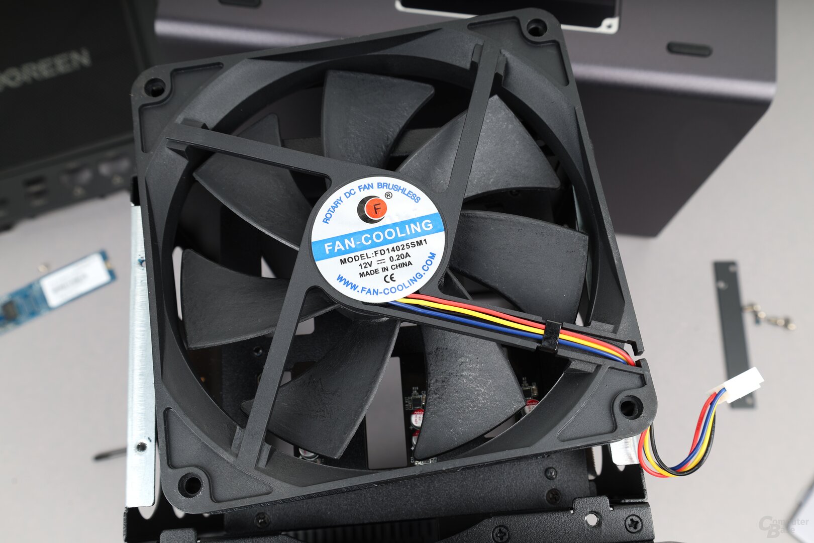 Ugreen DXP4800 Plus: Der 140-mm-Lüfter