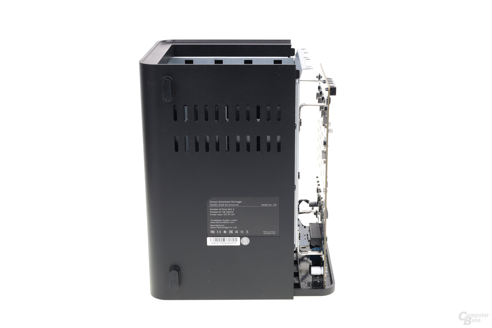 TerraMaster D8 Hybrid: Schmales Board ohne eigenen Kühlkörper