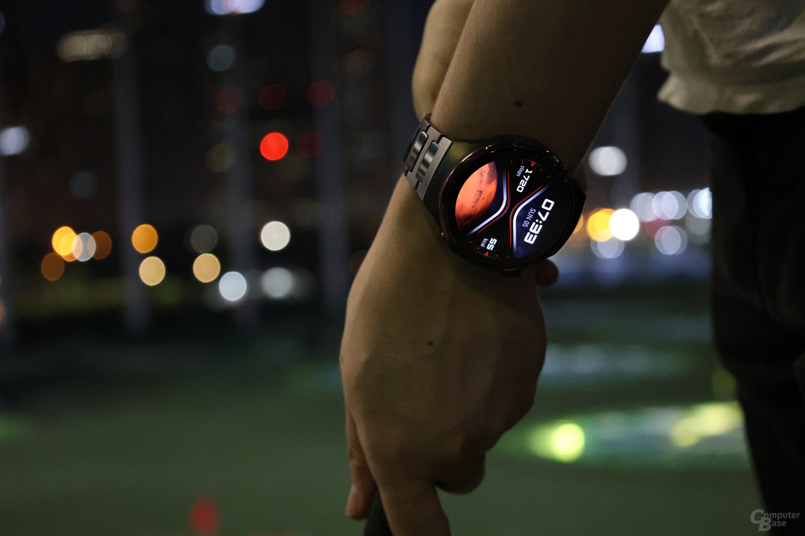 Scharfes und helles OLED-Display der Huawei Watch 4 Pro