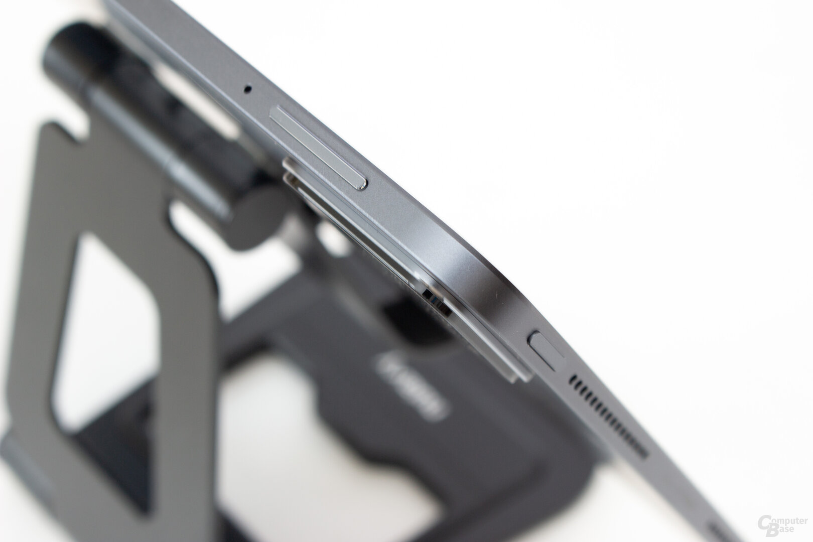 Der Lautstärketaster und der Einschaltknopf mit Fingerabdrucksensor des Xiaomi Pad 6s Pro 12.4