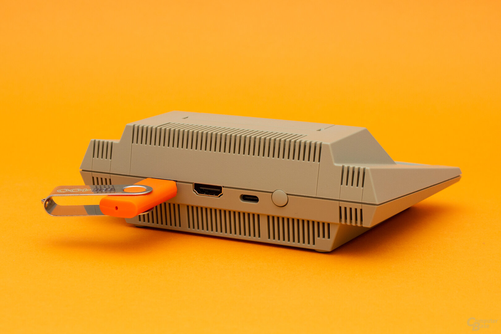 Der The400 Mini bietet auf der Rückseite weitere Anschlüsse