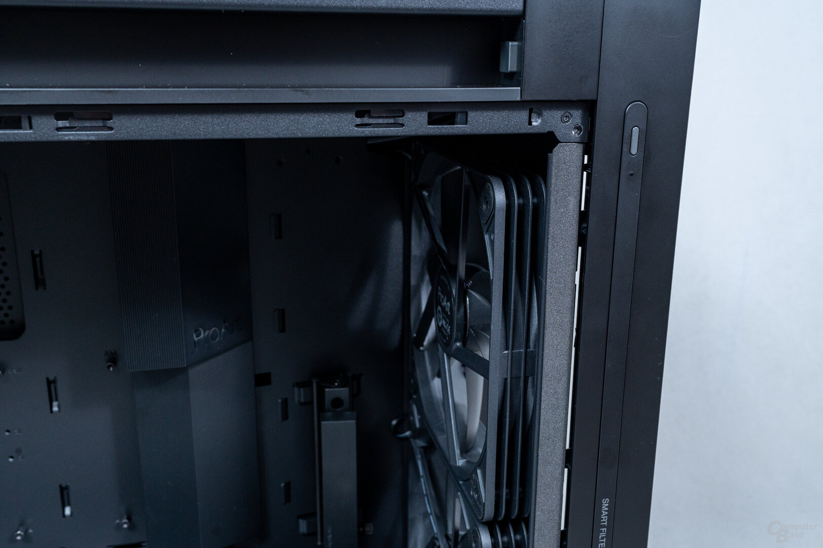 Asus ProArt PA602 im Test: Dämpfende Isolierung zum Schutz der Glaswand