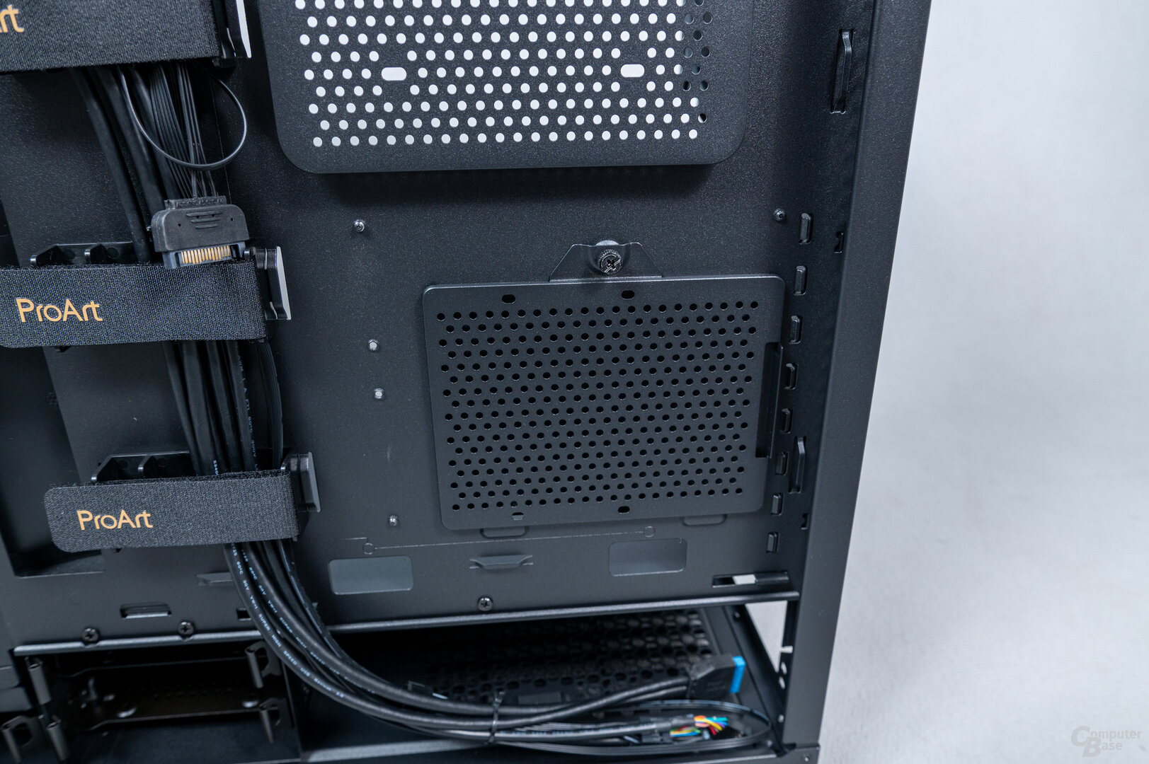 Asus ProArt PA602 im Test: Aufnahme für HDD-Laufwerk