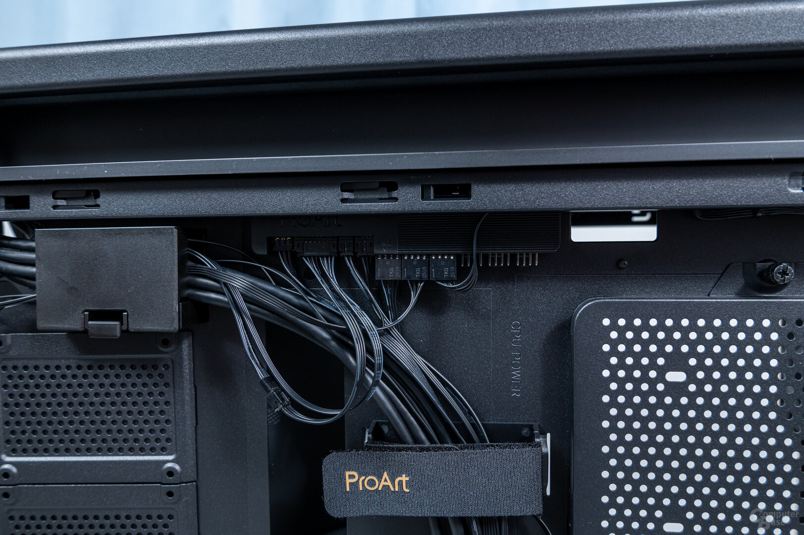 Asus ProArt PA602 im Test: Lüfter-Hub