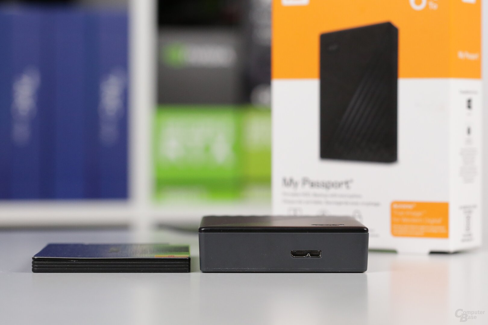 Externe SSDs sind kompakter: Links Lexar SL500 SSD, rechts WD My Passport HDD