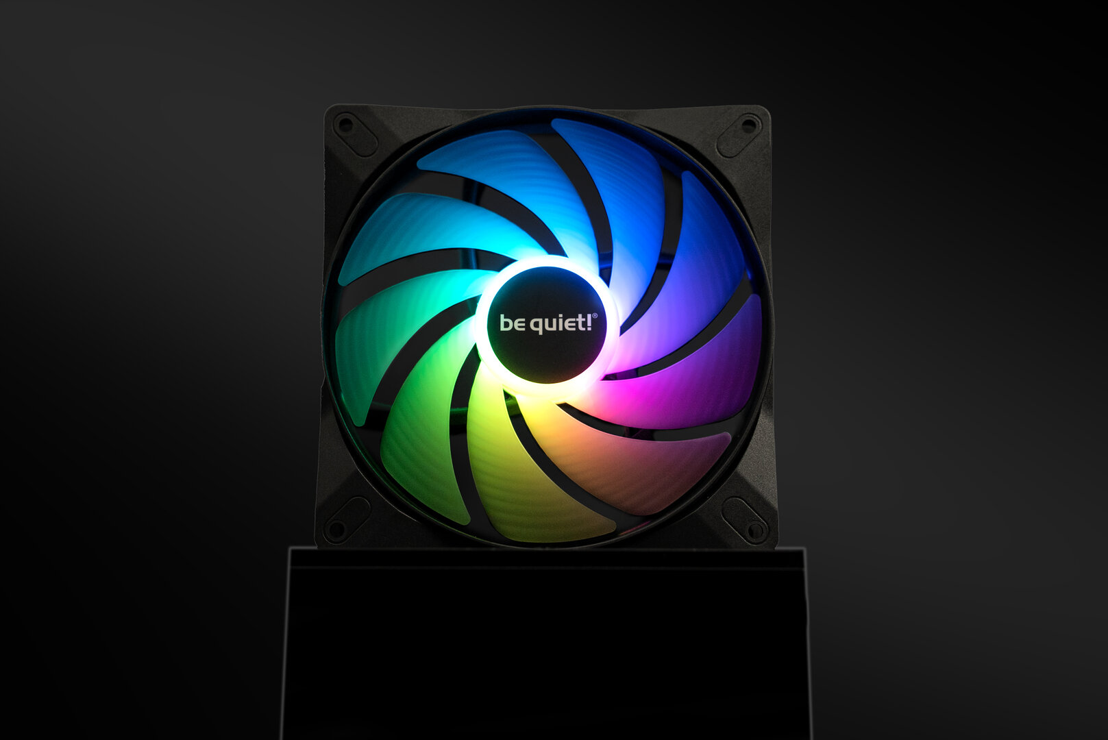 Die neuen be quiet Light Wings LX leuchten von der Nabe aus
